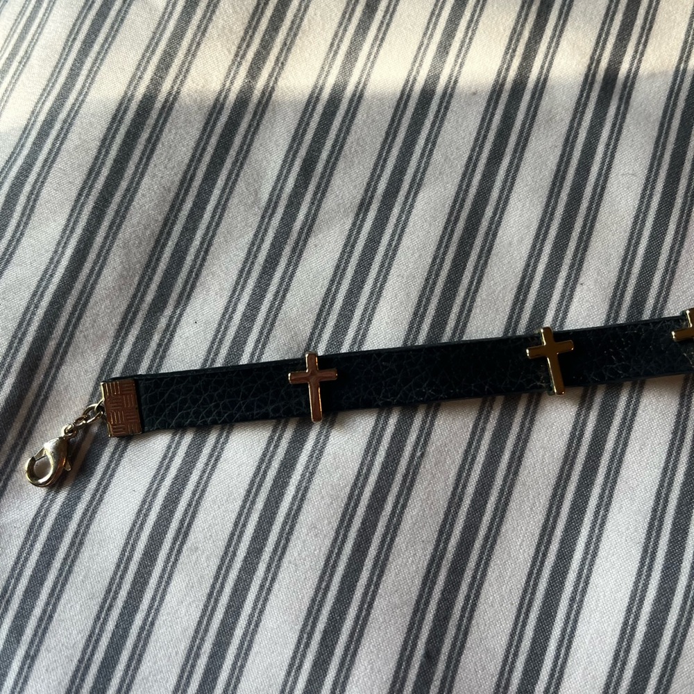 Forever21 gold cross choker